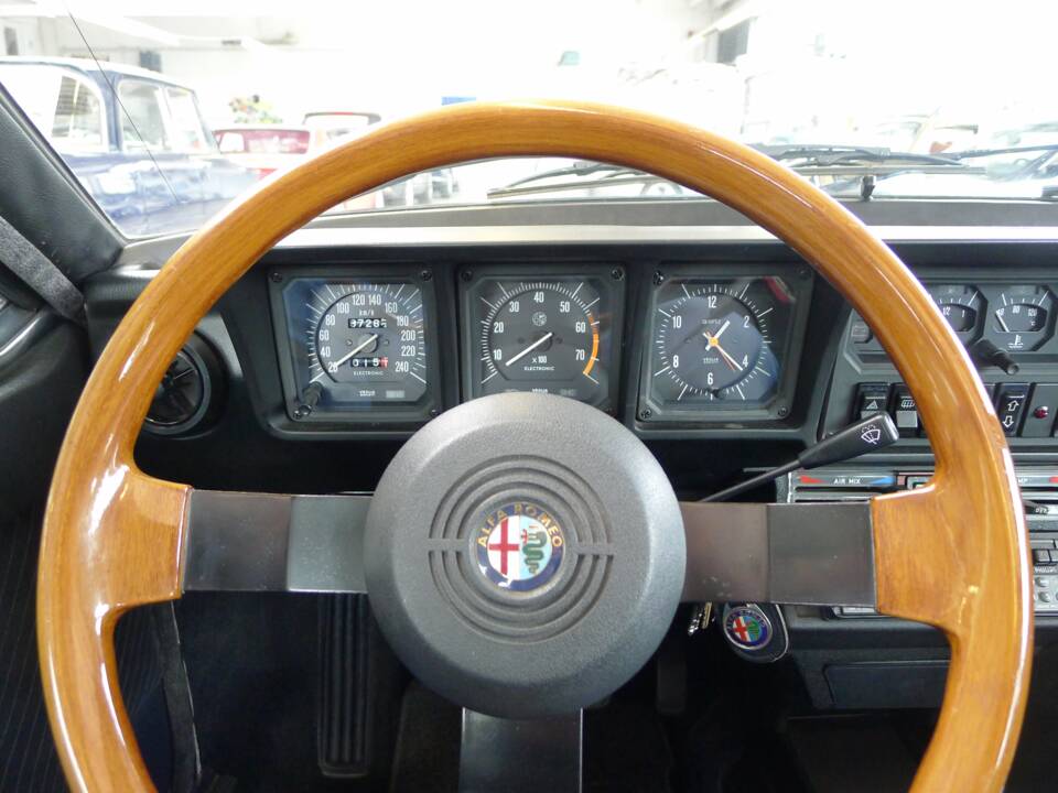 Bild 13/42 von Alfa Romeo GTV6 3.0 (1985)