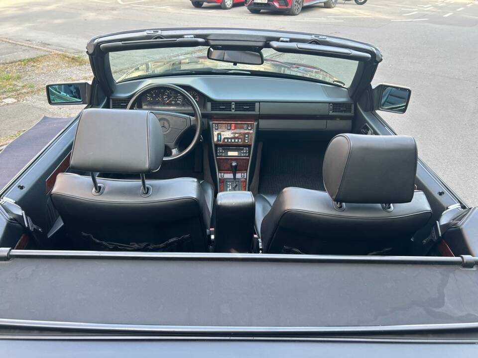 Image 14/47 of Mercedes-Benz 300 CE-24 (1992)