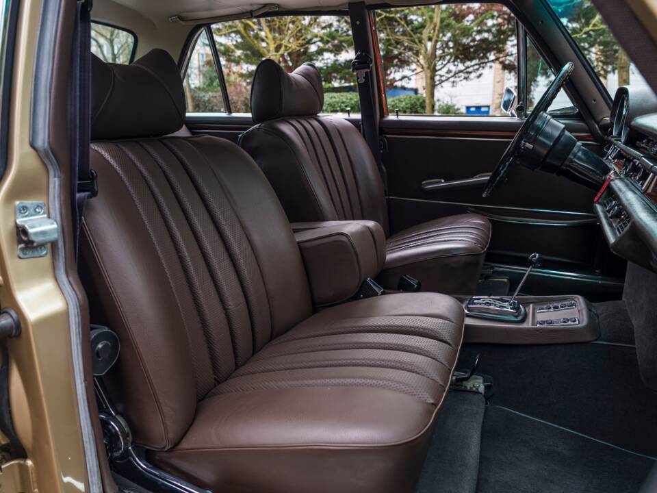 Image 25/34 of Mercedes-Benz 300 SEL 6.3 (1969)