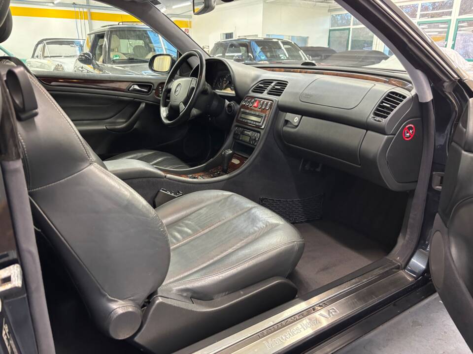 Imagen 13/16 de Mercedes-Benz CLK 430 (1999)