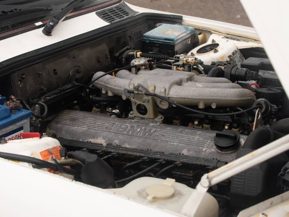 Image 46/50 of BMW 320i (1987)