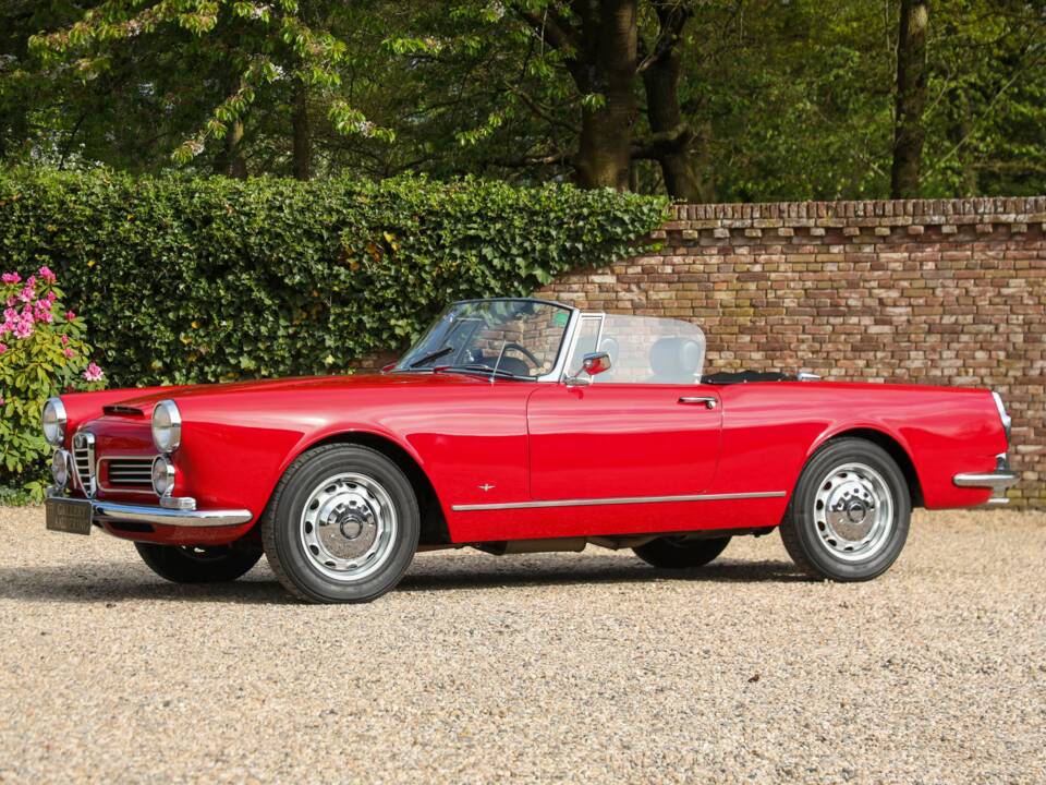 Image 24/50 of Alfa Romeo 2600 Spider (1962)