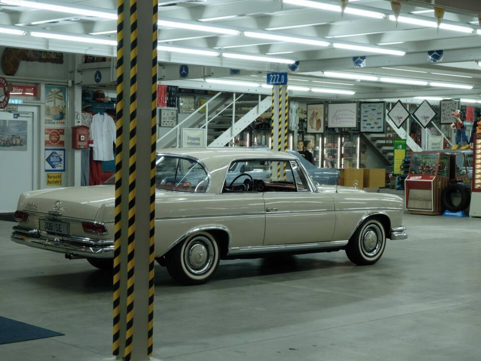 Image 10/50 of Mercedes-Benz 300 SE (1966)