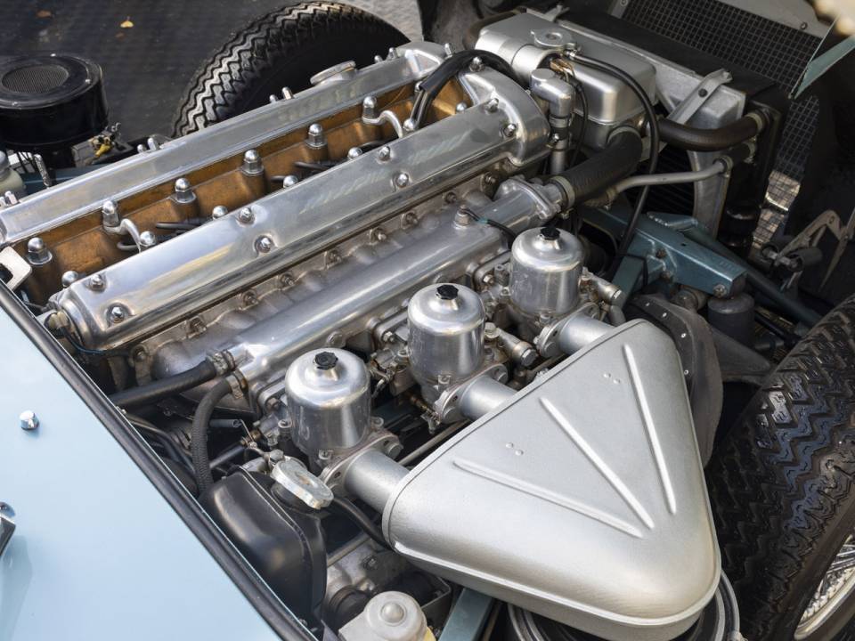 Image 21/30 of Jaguar E-Type 4.2 (1965)