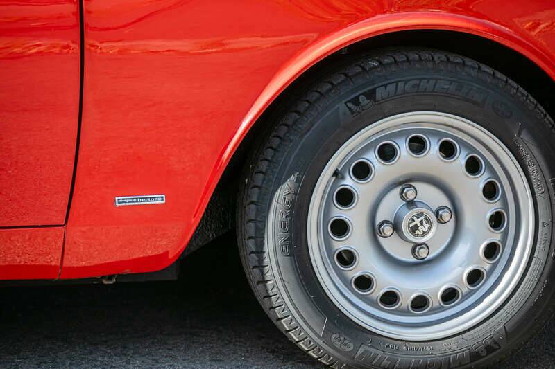Image 13/45 of Alfa Romeo 2000 GT Veloce (1975)