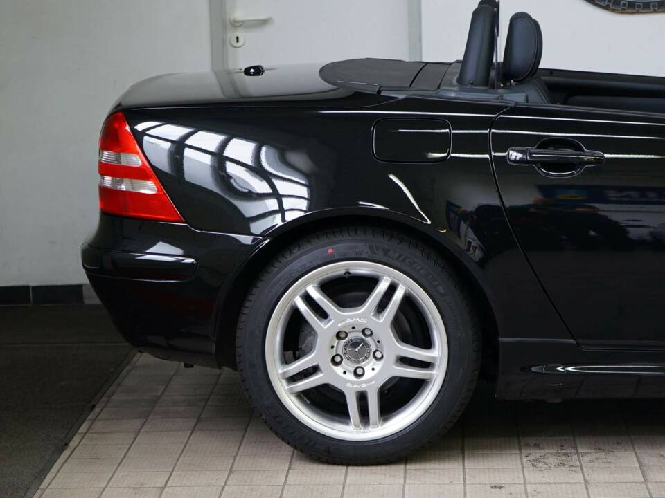 Image 31/33 de Mercedes-Benz SLK 320 (2000)