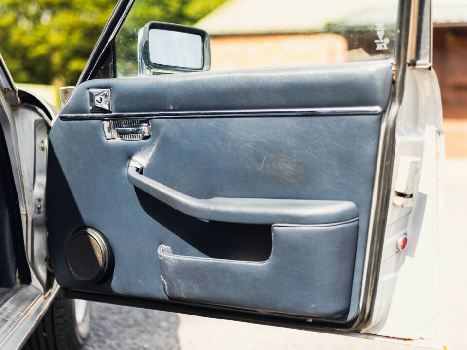 Image 50/50 of Jaguar XJ 6 4.2 (1982)