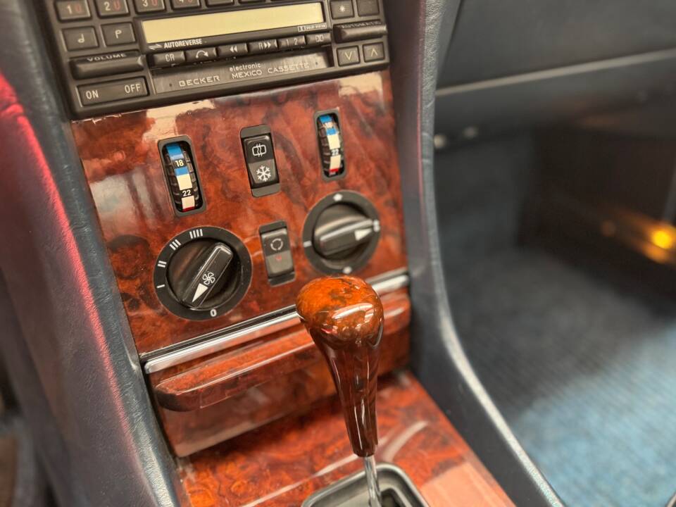 Image 22/34 of Mercedes-Benz 420 SL (1987)