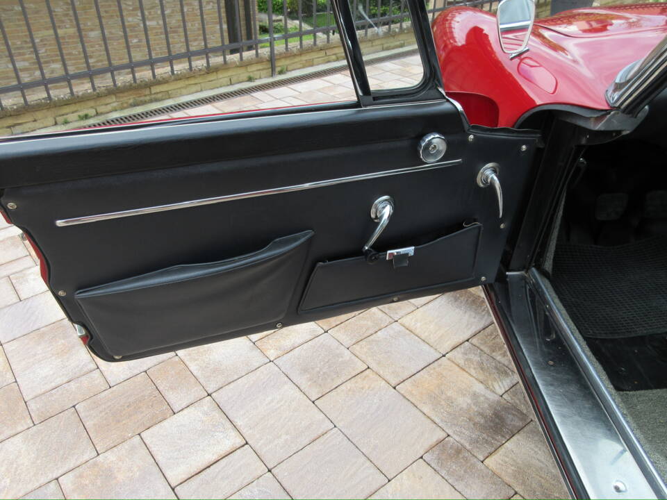 Image 22/40 of Alfa Romeo 2600 Spider (1966)