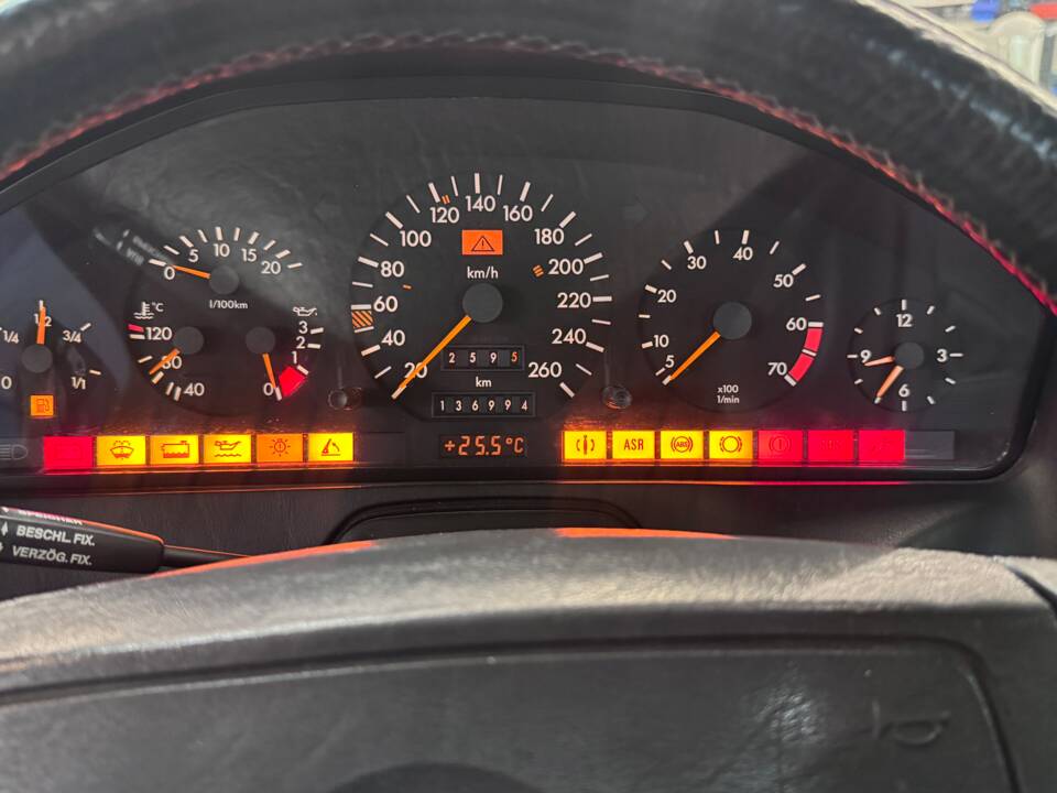 Image 14/19 of Mercedes-Benz 500 SL (1990)