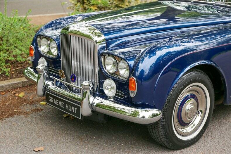 Image 13/49 of Bentley S 3 Continental Flying Spur (1964)