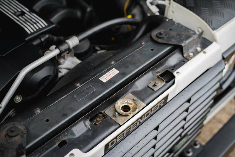 Image 41/41 of Land Rover Defender 90 "50th Anniversary" (1999)