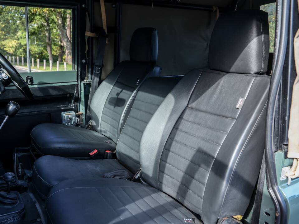 Image 4/21 de Land Rover Defender 90 Td5 (1999)