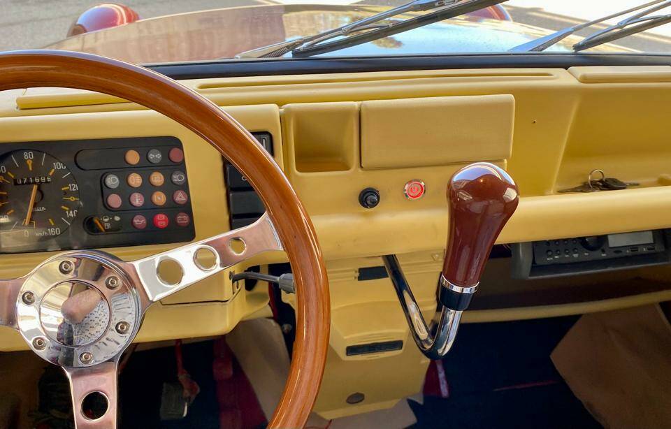 Image 19/91 of Renault R 4 F6 (1988)