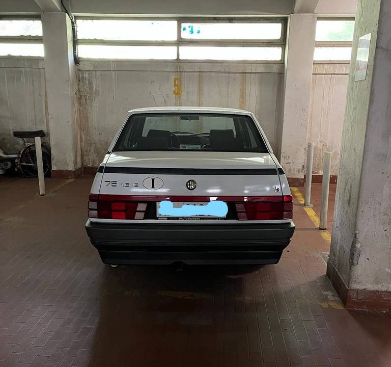 Imagen 7/8 de Alfa Romeo 75 1.6 (1991)