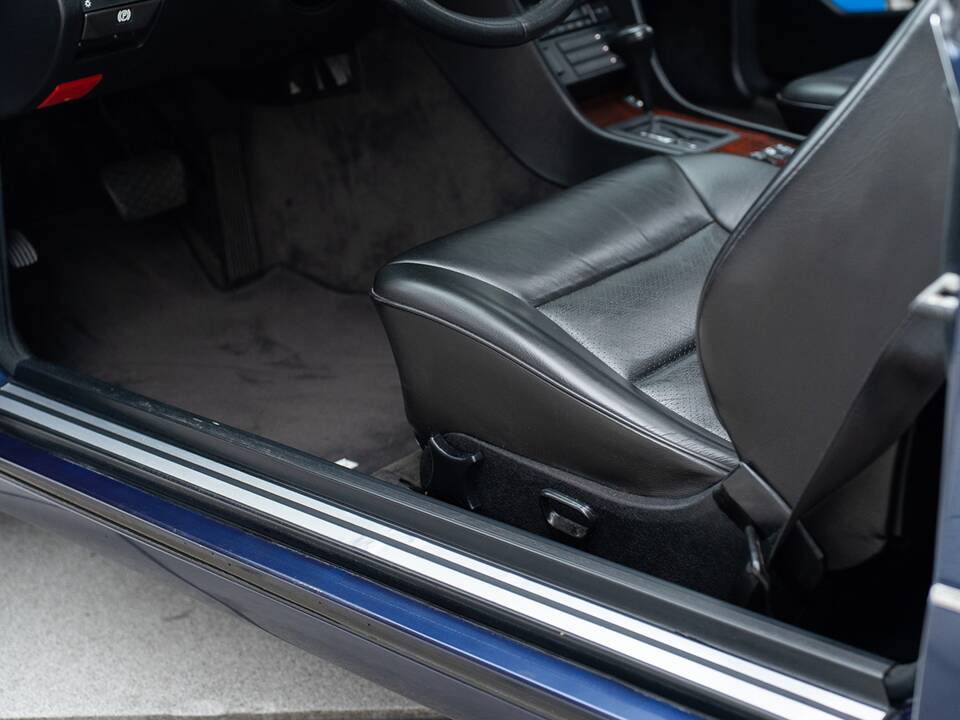 Image 24/45 of Mercedes-Benz E 220 (1995)