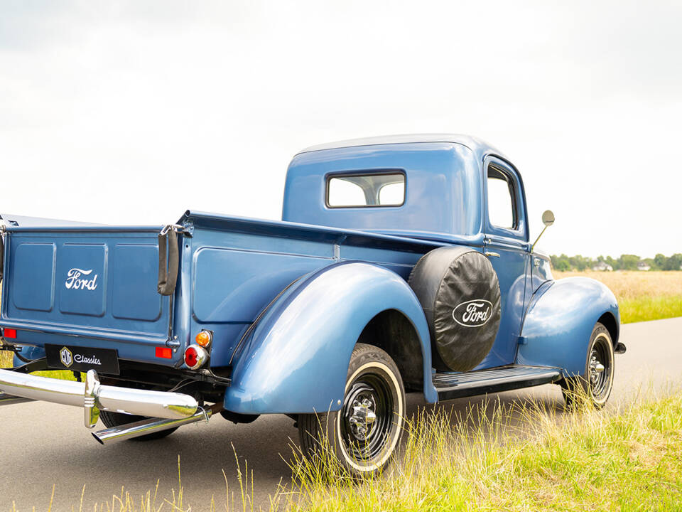 Image 17/83 of Ford V8 Model 46 Pick Up (1940)