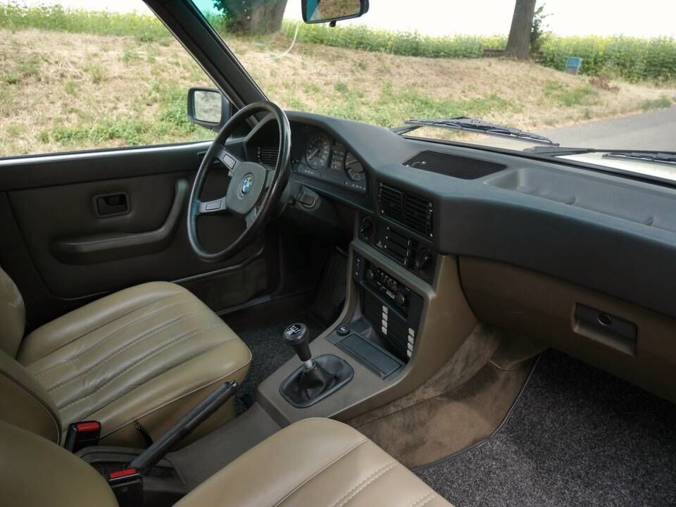 Image 33/42 of BMW 528i (1900)