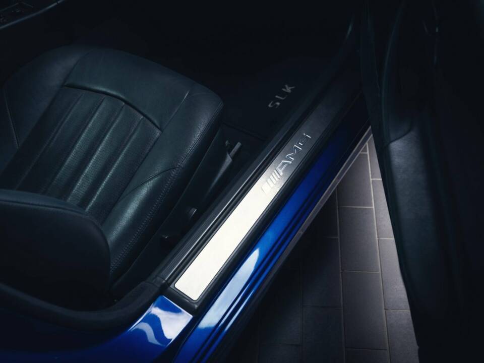 Afbeelding 14/15 van Mercedes-Benz SLK 32 AMG (2002)