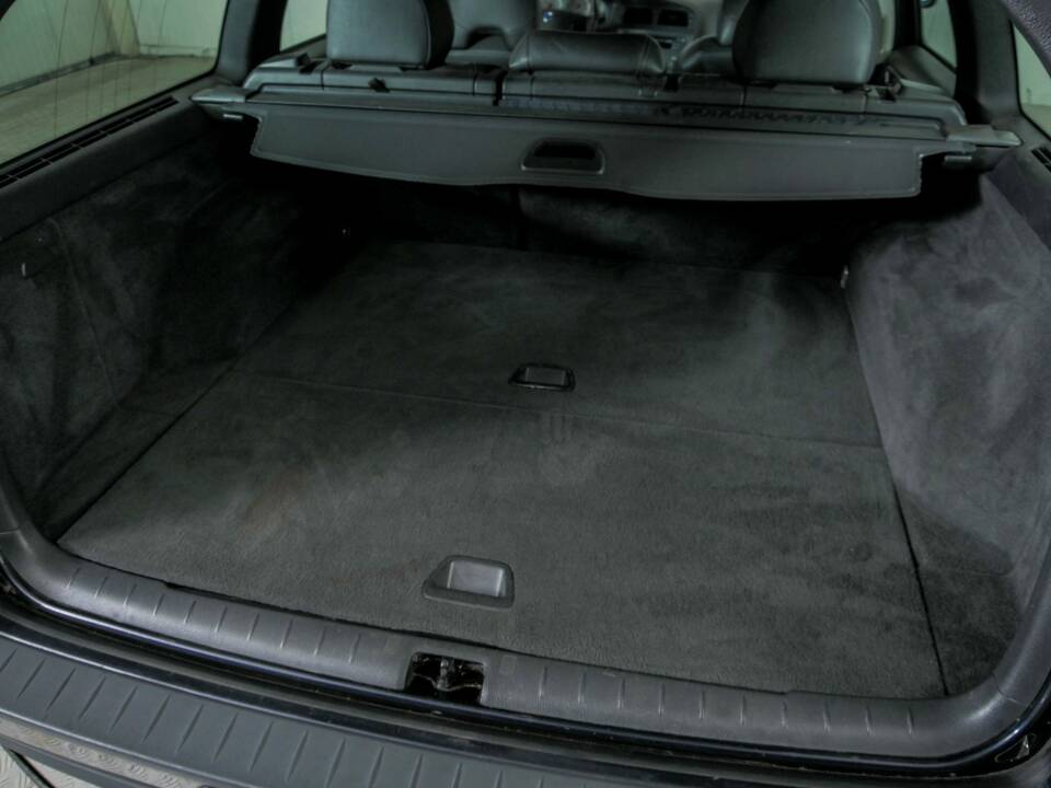 Bild 40/48 von Volvo V 70 2.4 (2006)