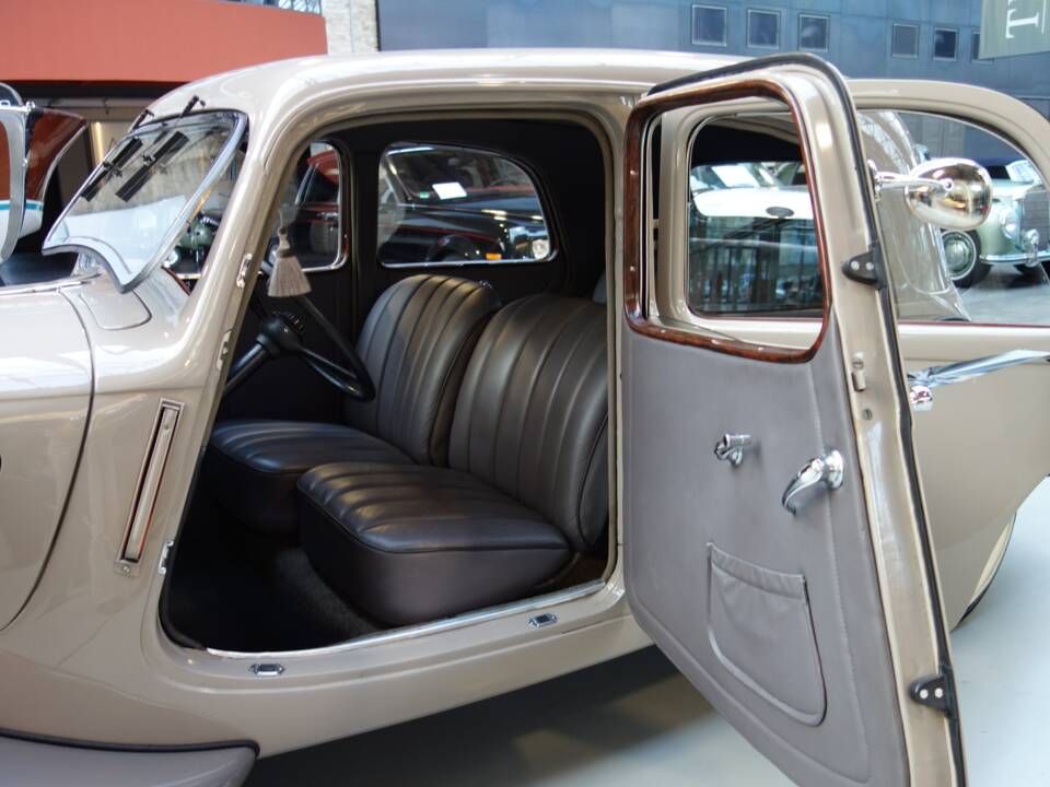 Image 13/43 of Citroën Traction Avant 7 C (1935)