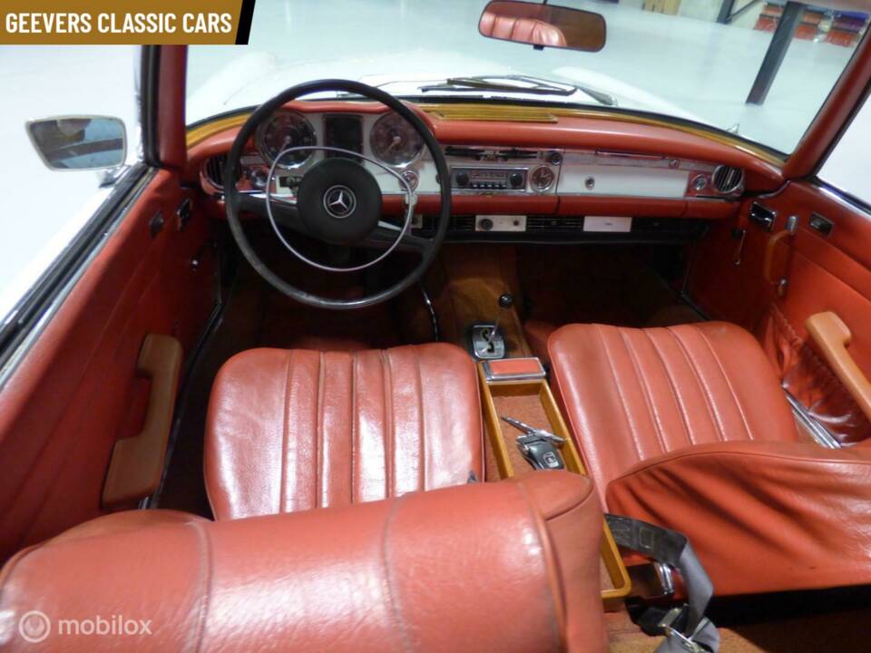 Image 17/28 of Mercedes-Benz 280 SL (1970)