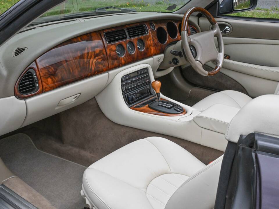 Afbeelding 46/50 van Jaguar XKR (1998)