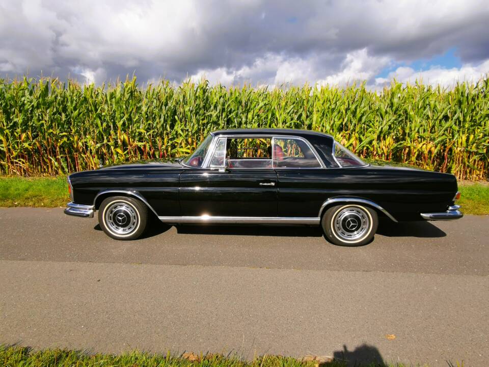 Image 3/24 of Mercedes-Benz 280 SE 3,5 (1971)