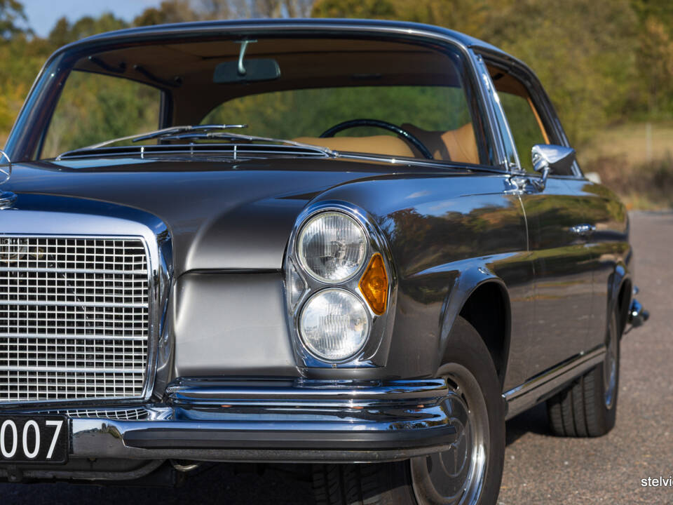 Bild 21/61 von Mercedes-Benz 280 SE 3,5 (1971)