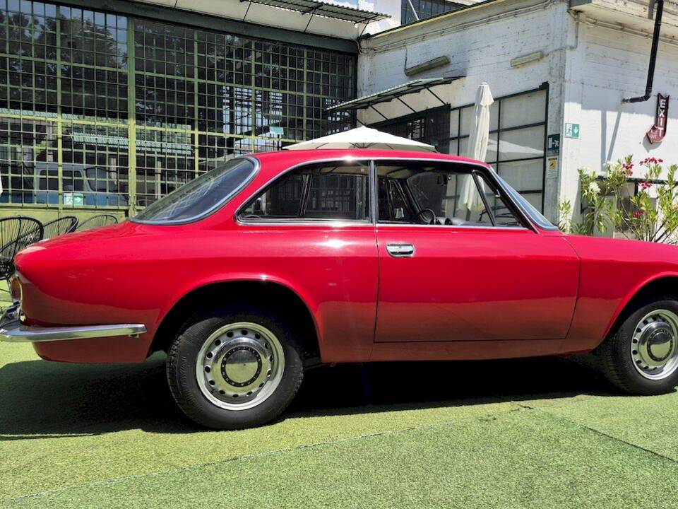 Afbeelding 12/63 van Alfa Romeo Giulia GT 1300 Junior (1971)