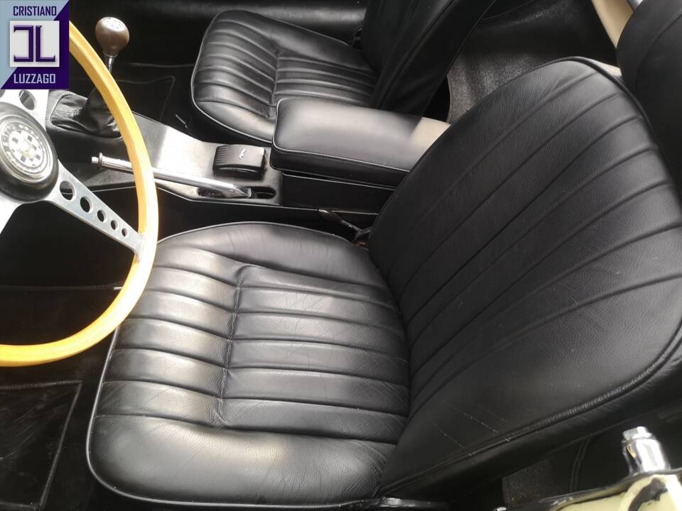Image 26/51 de Jaguar E-Type (1970)