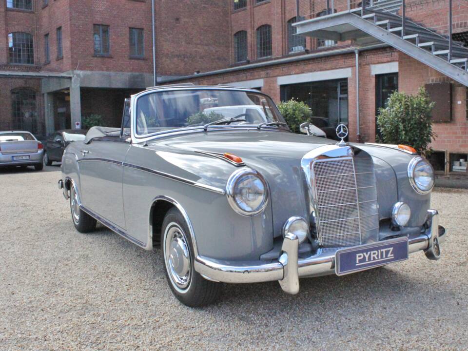 Image 1/30 de Mercedes-Benz 220 SE Cabriolet (1959)