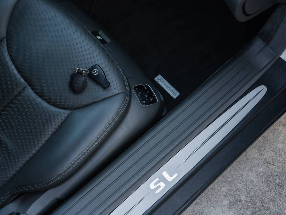 Image 82/86 de Mercedes-Benz SL 500 (2002)
