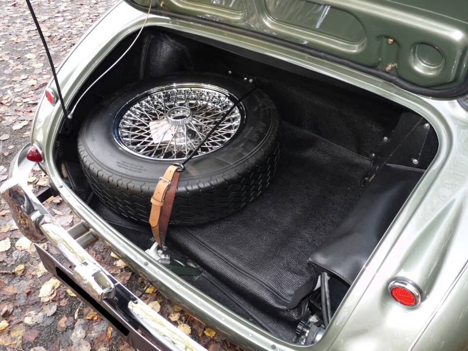 Image 23/32 of Austin-Healey 3000 Mk II (BT7) (1962)