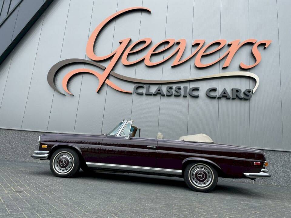 Image 6/36 de Mercedes-Benz 280 SE 3,5 (1971)