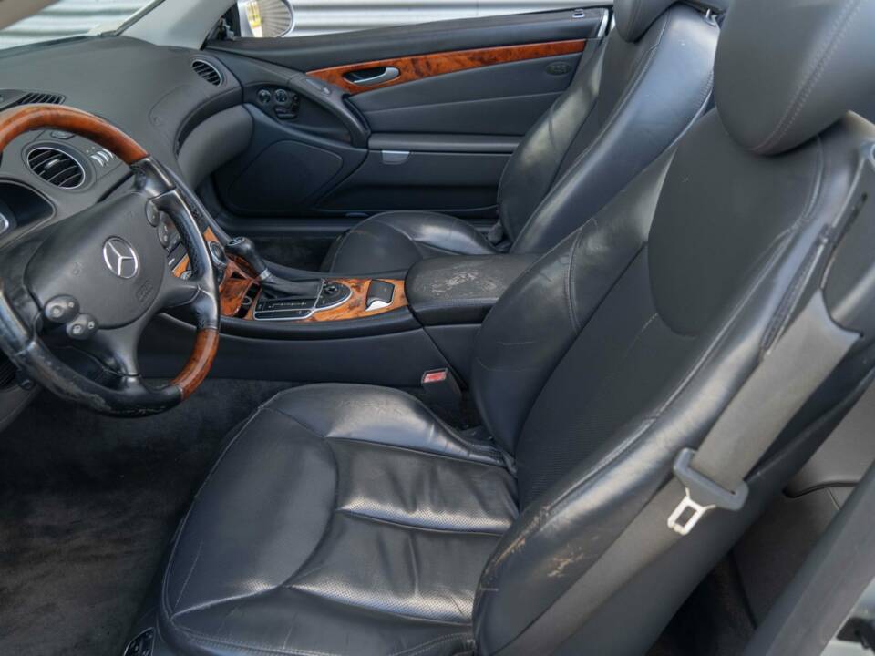 Image 7/8 de Mercedes-Benz SL 500 (2006)