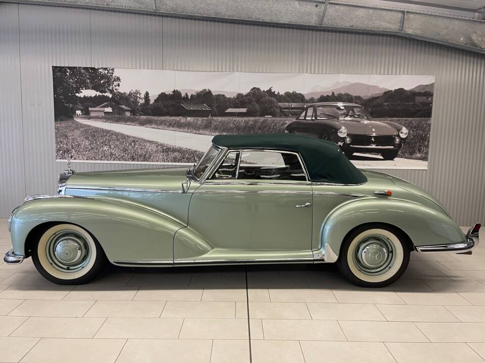 Image 2/20 of Mercedes-Benz 300 S Roadster (1955)