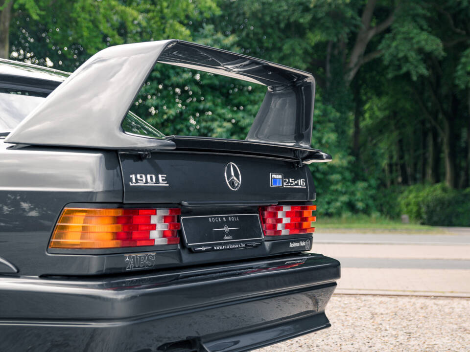 Bild 20/53 von Mercedes-Benz 190 E 2.5-16 (1991)