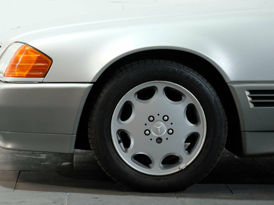 Afbeelding 10/38 van Mercedes-Benz 300 SL (1990)