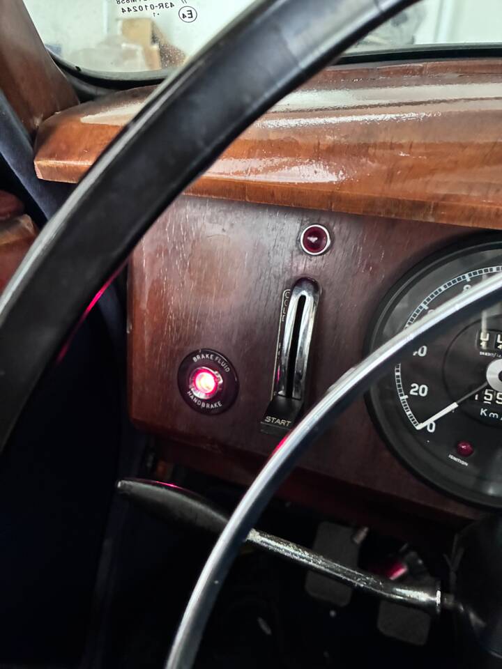 Image 24/38 of Jaguar Mk II 2.4 (1968)