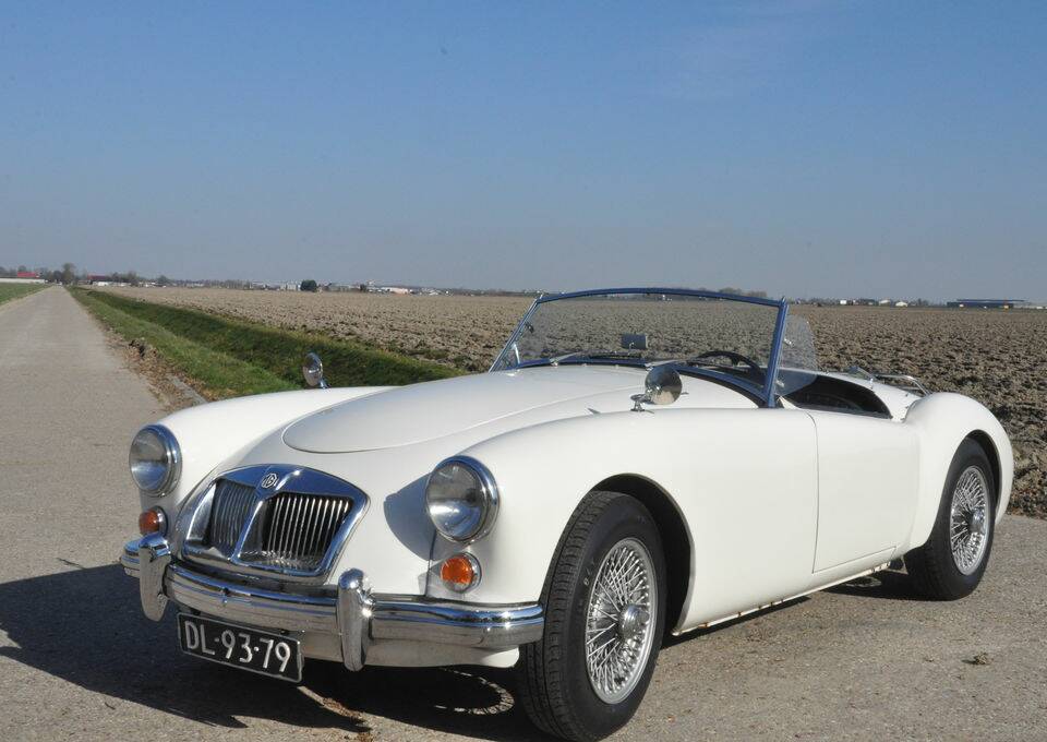 Image 7/8 of MG MGA 1600 (1962)