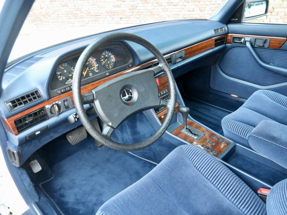 Bild 33/50 von Mercedes-Benz 380 SEL (1983)
