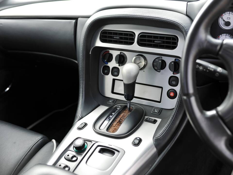 Immagine 25/33 di Aston Martin DB 7 (1999)