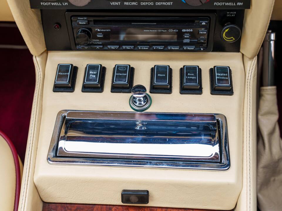 Image 18/25 of Aston Martin V8 Vantage X-Pack (1987)