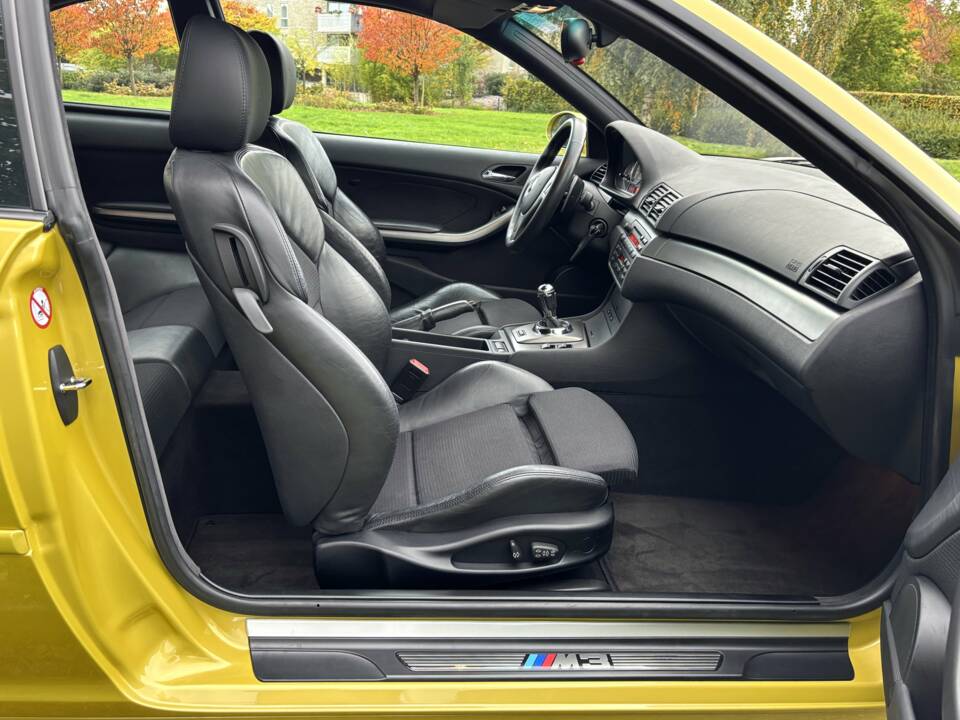 Image 6/30 of BMW M3 (2004)