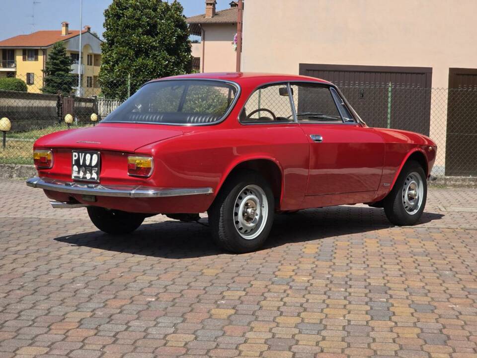 Image 9/45 of Alfa Romeo Giulia GT 1300 Junior (1973)