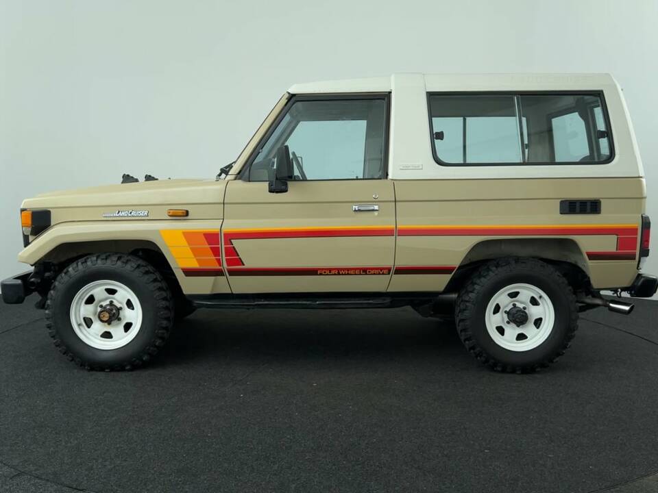 Afbeelding 6/8 van Toyota Land Cruiser BJ70 (1987)