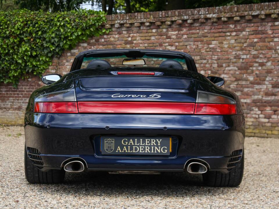 Image 41/50 of Porsche 911 Carrera 4S (2004)