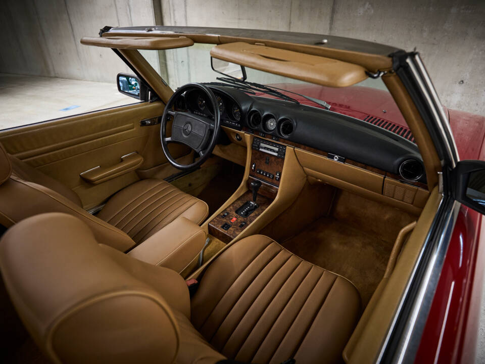 Image 44/89 of Mercedes-Benz 560 SL (1986)