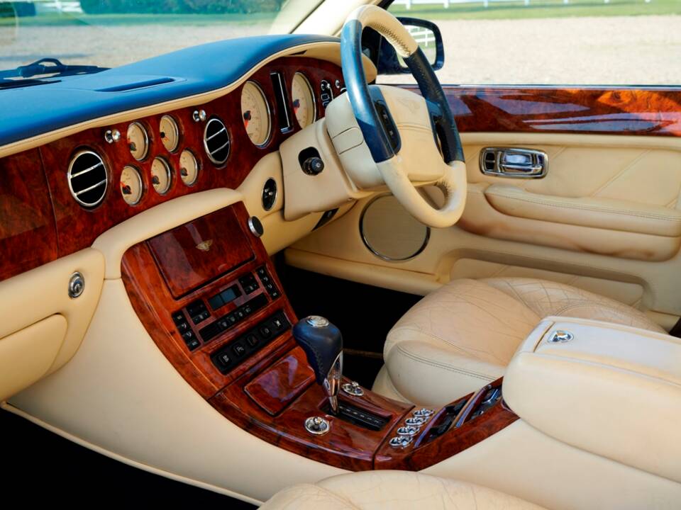 Image 8/12 of Bentley Arnage R (2002)